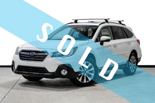 Crystal White Pearl 2018 Subaru Outback 2.5i Touring