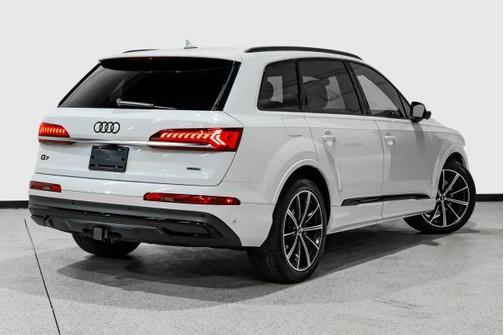 Glacier White Metallic 2021 Audi Q7 55 Prestige