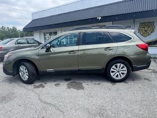 Wilderness Green Metallic 2019 Subaru Outback 2.5i Premium