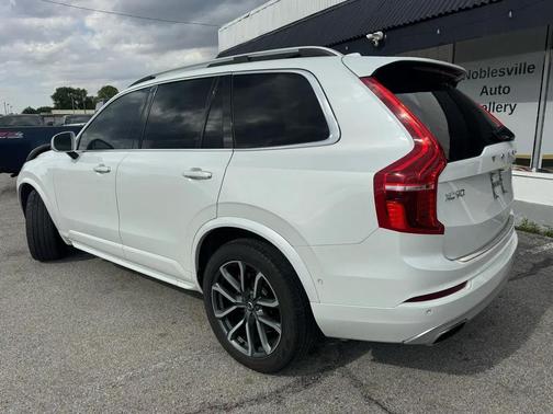 White 2018 Volvo XC90 T6 Momentum