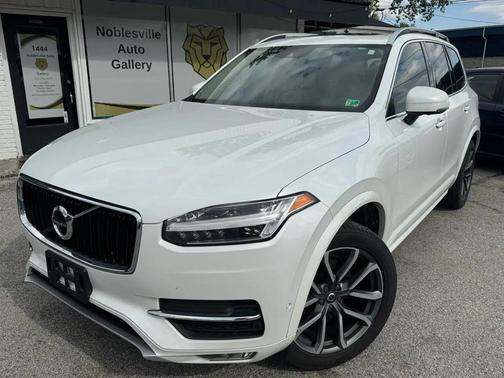 White 2018 Volvo XC90 T6 Momentum