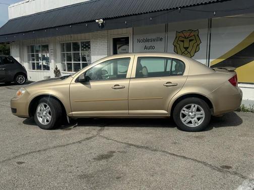 Gold 2005 Chevrolet Cobalt LS