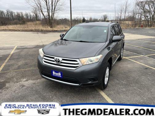Magnetic Gray Metallic 2013 Toyota Highlander SE