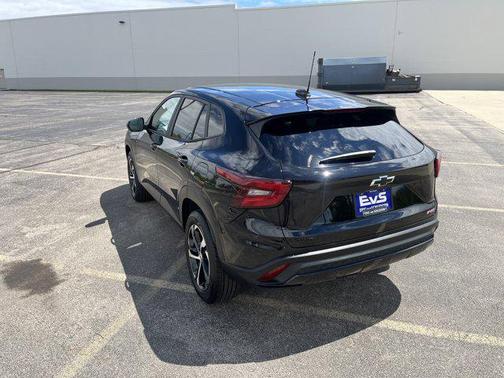 Mosaic Black Metallic 2026 Chevrolet Trax FWD 1RS
