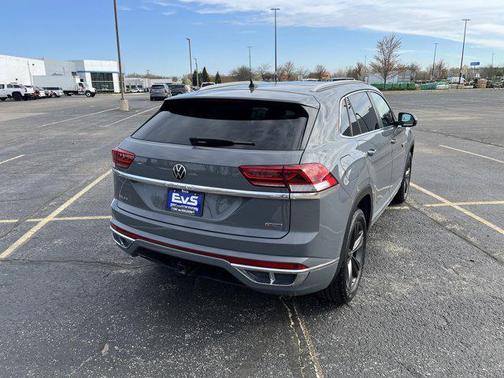Pure Gray 2022 Volkswagen Atlas Cross Sport 3.6L V6 SEL R-Line