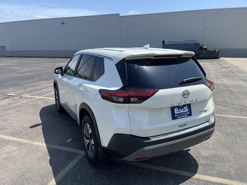 Pearl White Tricoat 2023 Nissan Rogue SV