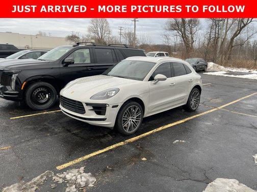 2020 Porsche Macan Turbo