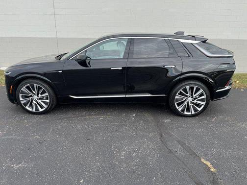 2025 Cadillac LYRIQ V