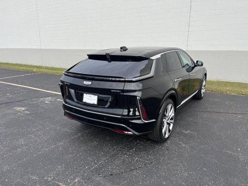 2025 Cadillac LYRIQ V