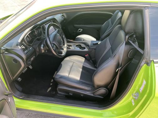 Sublime Metallic Clearcoat 2023 Dodge Challenger SXT