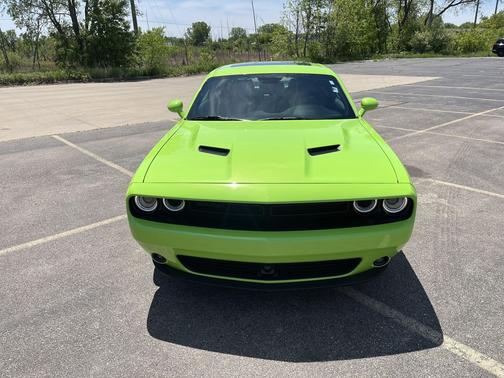 Sublime Metallic Clearcoat 2023 Dodge Challenger SXT