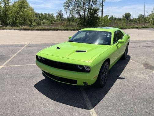 Sublime Metallic Clearcoat 2023 Dodge Challenger SXT