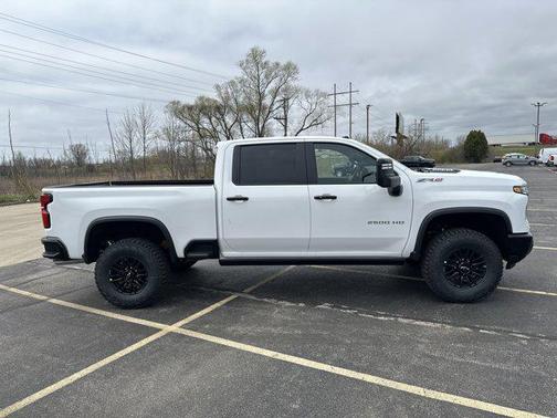 2025 Chevrolet Silverado 2500 4WD Crew Cab Standard Bed ZR2