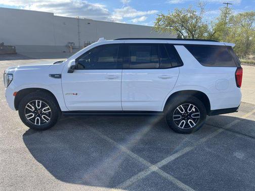 Summit White 2024 GMC Yukon 4WD AT4