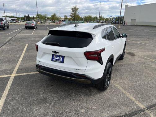 Summit White 2025 Chevrolet Trax FWD ACTIV