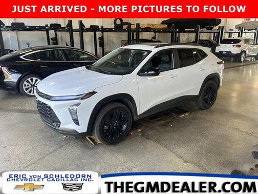 Summit White 2025 Chevrolet Trax FWD ACTIV