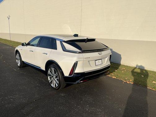 2025 Cadillac LYRIQ V