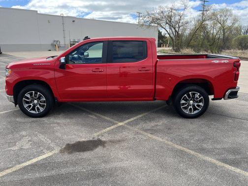 Red Hot 2022 Chevrolet Silverado 1500 LT