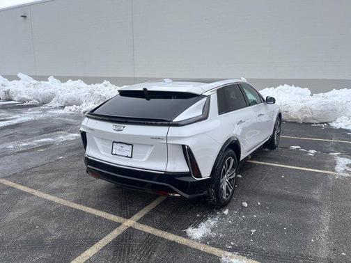 2025 Cadillac LYRIQ V