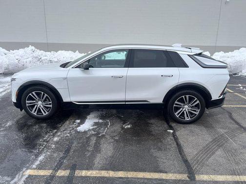 2025 Cadillac LYRIQ V