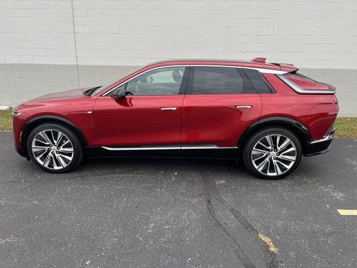 2024 Cadillac LYRIQ V