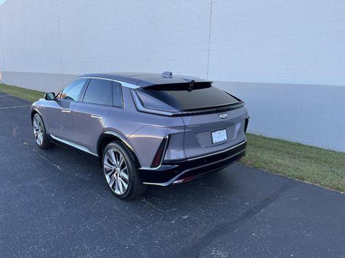 2025 Cadillac LYRIQ V