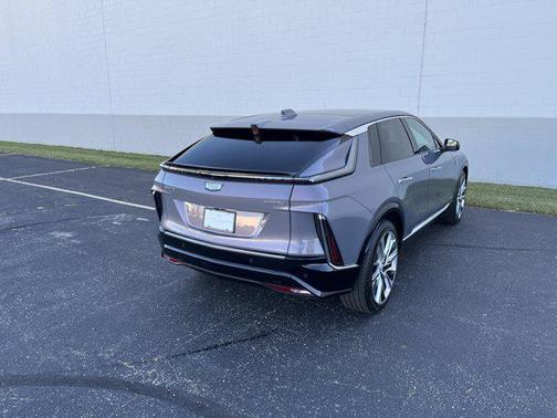 2025 Cadillac LYRIQ V