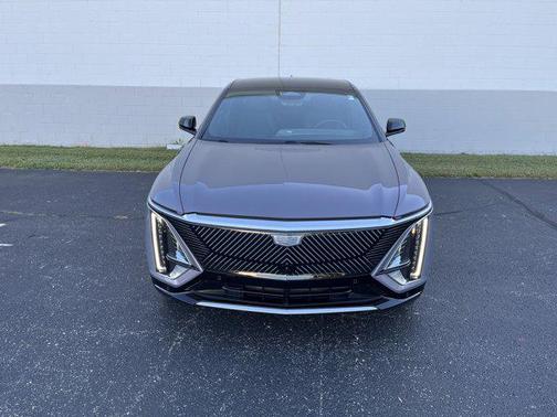 2025 Cadillac LYRIQ V