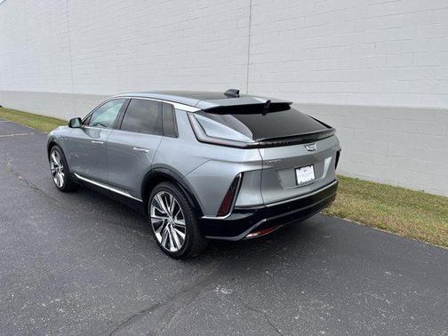 2025 Cadillac LYRIQ V