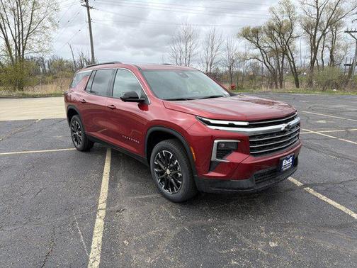 Radiant Red Tintcoat 2026 Chevrolet Traverse LT