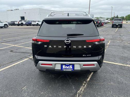 2023 Nissan Pathfinder SL 4WD