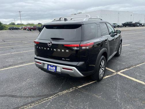 2023 Nissan Pathfinder SL 4WD
