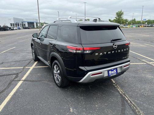 2023 Nissan Pathfinder SL 4WD
