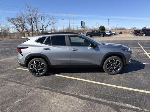 Sterling Gray Metallic 2026 Chevrolet Trax FWD 2RS