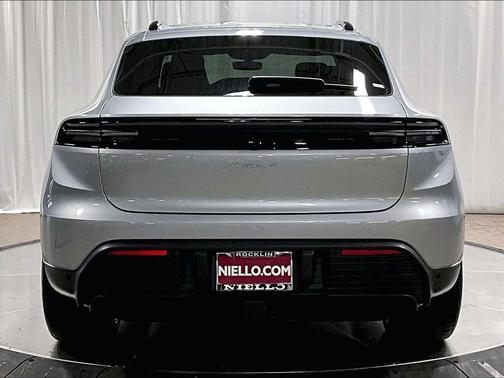DOLOMITE SILVER 2026 Porsche Macan Macan Electric 4