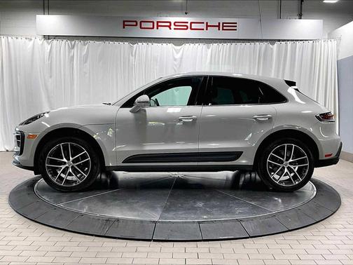 2025 Porsche Macan AWD