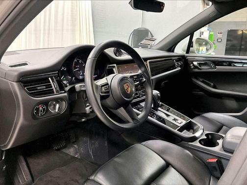 2025 Porsche Macan AWD