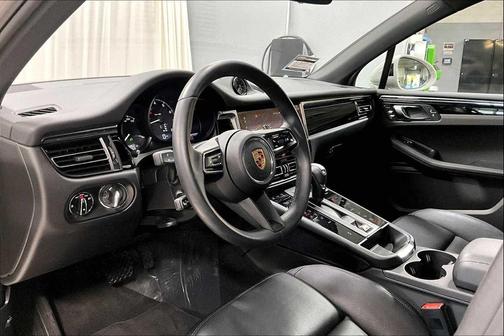 2025 Porsche Macan AWD