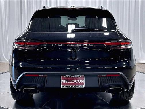 JET BLACK MET 2026 Porsche Macan Macan