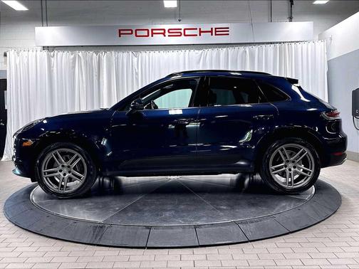 Night Blue Metallic 2021 Porsche Macan Macan