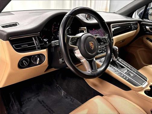 Night Blue Metallic 2021 Porsche Macan Macan