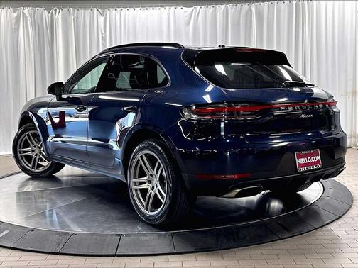 Night Blue Metallic 2021 Porsche Macan Macan