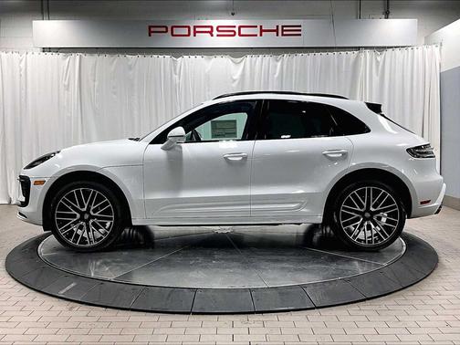 2026 Porsche Macan AWD