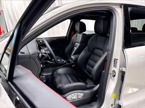 Chalk 2026 Porsche Macan Macan GTS