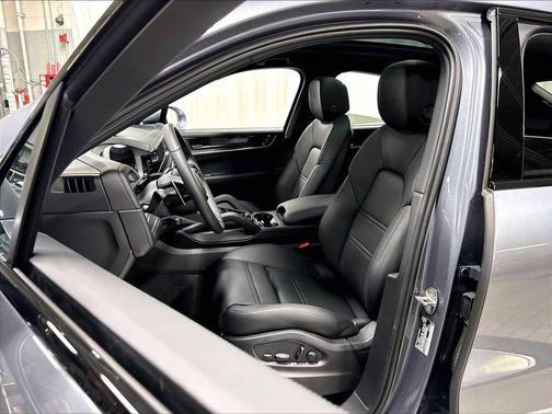 VANADIUM GREY 2026 Porsche Cayenne S