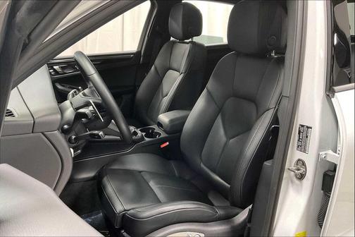 2025 Porsche Macan AWD