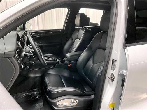 2025 Porsche Macan AWD