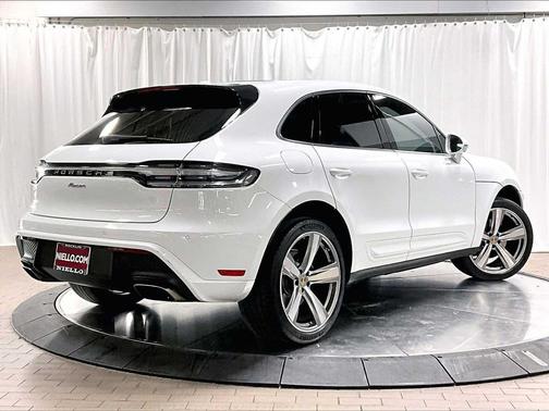 2025 Porsche Macan AWD