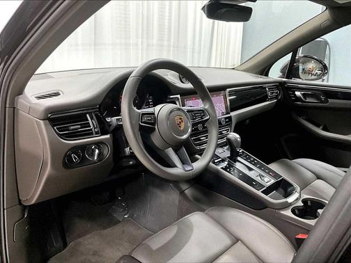 2025 Porsche Macan AWD