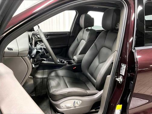 2025 Porsche Macan AWD